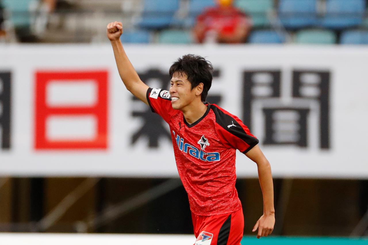 海外の反応 ガイナーレ鳥取戦で見せた谷口海斗のgkからのダイレクトボレー ヴァーディを思い出した マニア オブ フットボール 名将からの提言