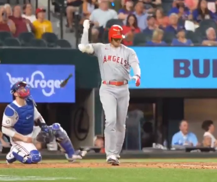 海外の反応 大谷翔平の怒りのバット投げをご覧ください 原因はマドン